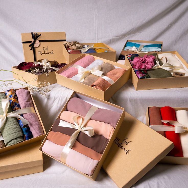 CUSTOMIZED HIJAB GIFIT BOX